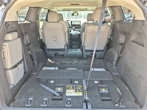 Certified 2026 Toyota Sienna XLE FWD image 15