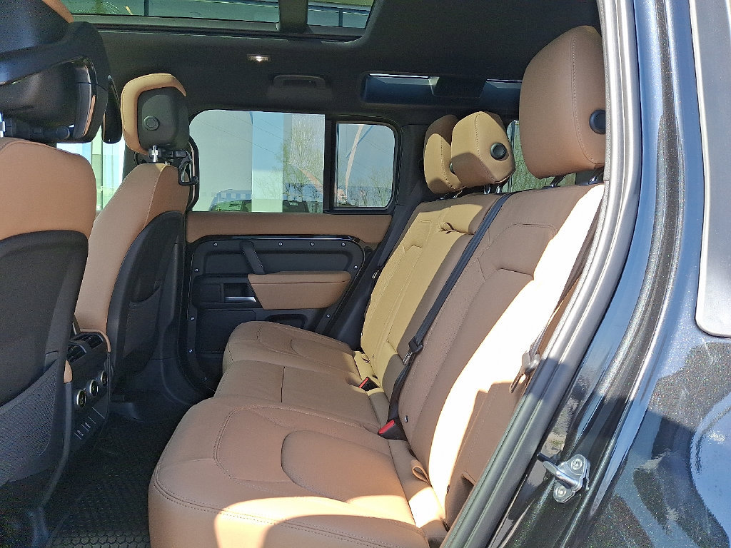 New 2026 Land Rover Defender 110 X-Dynamic SE AWD/4WD image 6