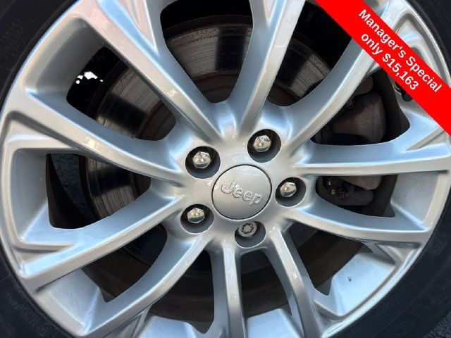 Used 2019 Jeep Cherokee Latitude w/ Popular Appearance Group AWD/4WD image 27