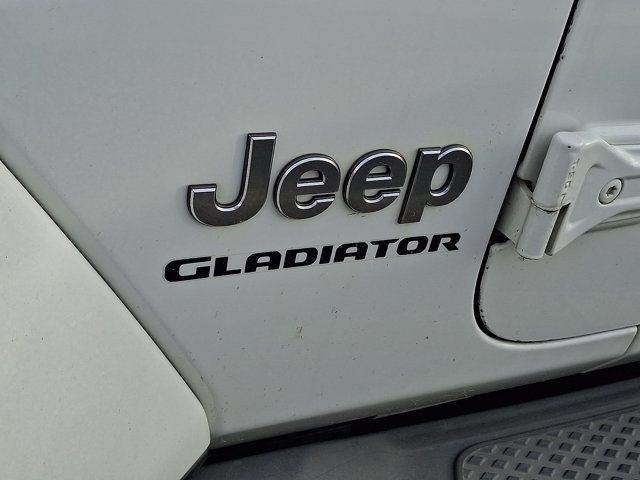 Certified 2020 Jeep Gladiator Overland AWD/4WD image 4