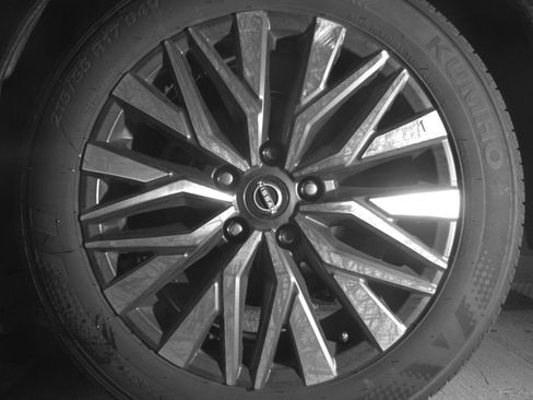 Used 2025 Nissan Altima 2.5 SV FWD image 13