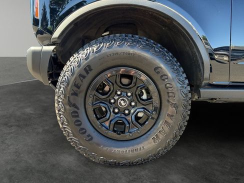 Used 2025 Ford Bronco Badlands AWD/4WD image 4