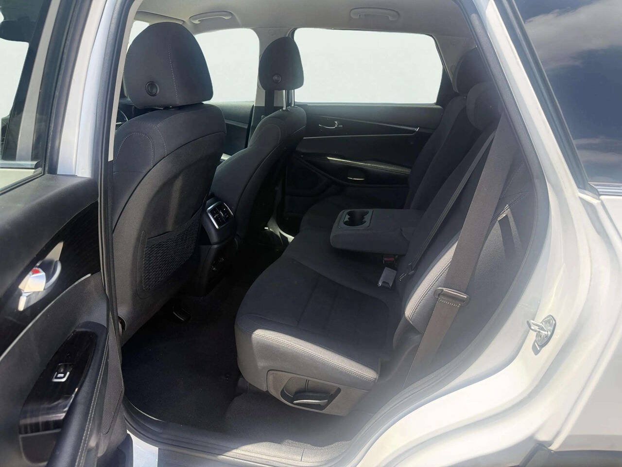 Used 2020 Kia Sorento LX FWD image 11