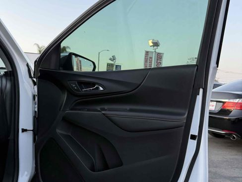 Used 2018 Chevrolet Equinox Premier FWD image 35