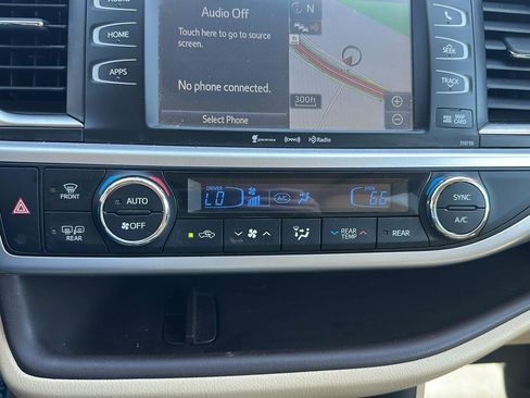 Used 2016 Toyota Highlander XLE image 31