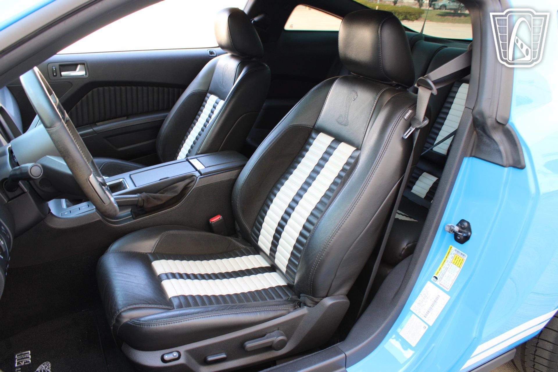 Used 2010 Ford Mustang Shelby GT500 RWD image 7