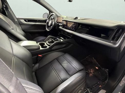 Used 2024 Porsche Cayenne Coupe AWD/4WD image 27