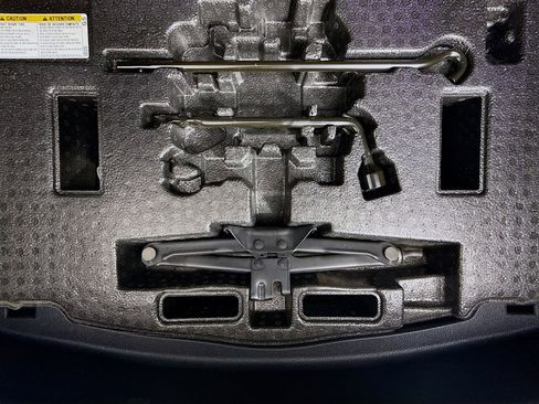Certified 2020 Toyota Camry SE FWD image 33