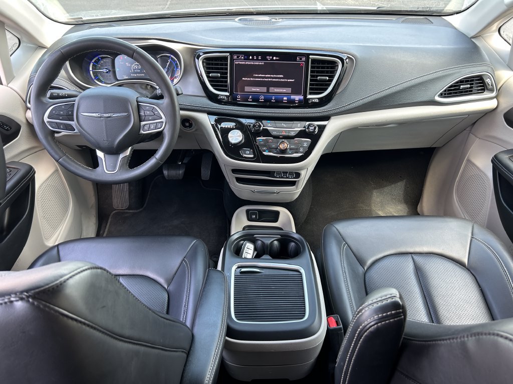 Used 2023 Chrysler Pacifica Touring-L FWD image 30
