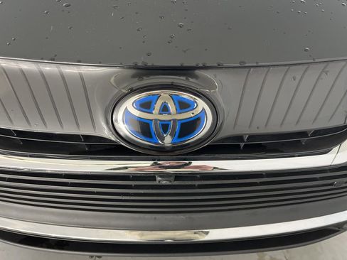 Used 2022 Toyota Venza Limited image 36