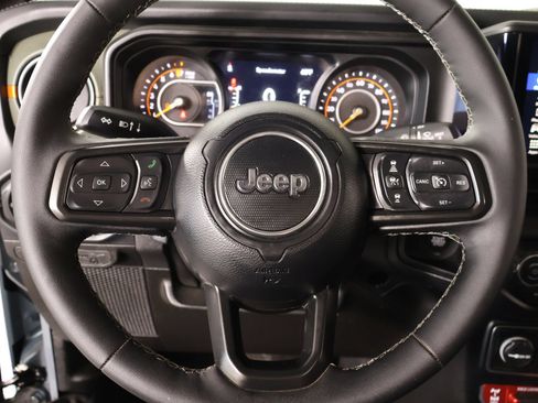 Used 2026 Jeep Gladiator Mojave AWD/4WD image 3