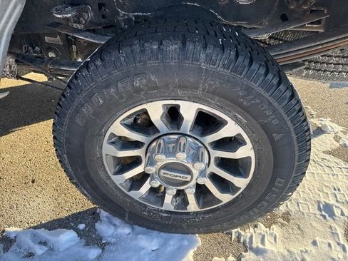 Used 2020 Ford F350 Lariat image 13