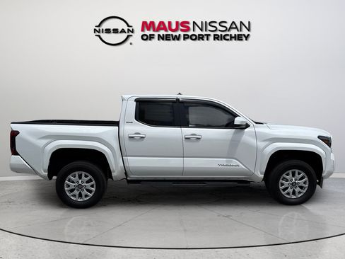 Used 2024 Toyota Tacoma SR5 AWD/4WD image 13