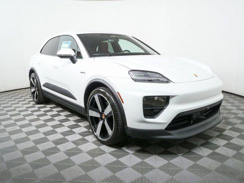 New 2026 Porsche Macan 4 Electric image 27