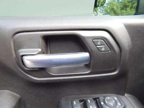 Used 2019 Chevrolet Silverado 1500 Custom Trail Boss w/ Custom Convenience Package image 15