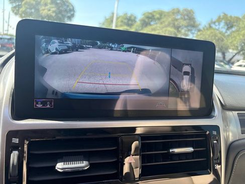 Used 2023 Lexus GX 460 Luxury w/ Accessory Package AWD/4WD image 15