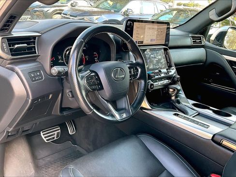 Used 2024 Lexus LX 600 F Sport image 18