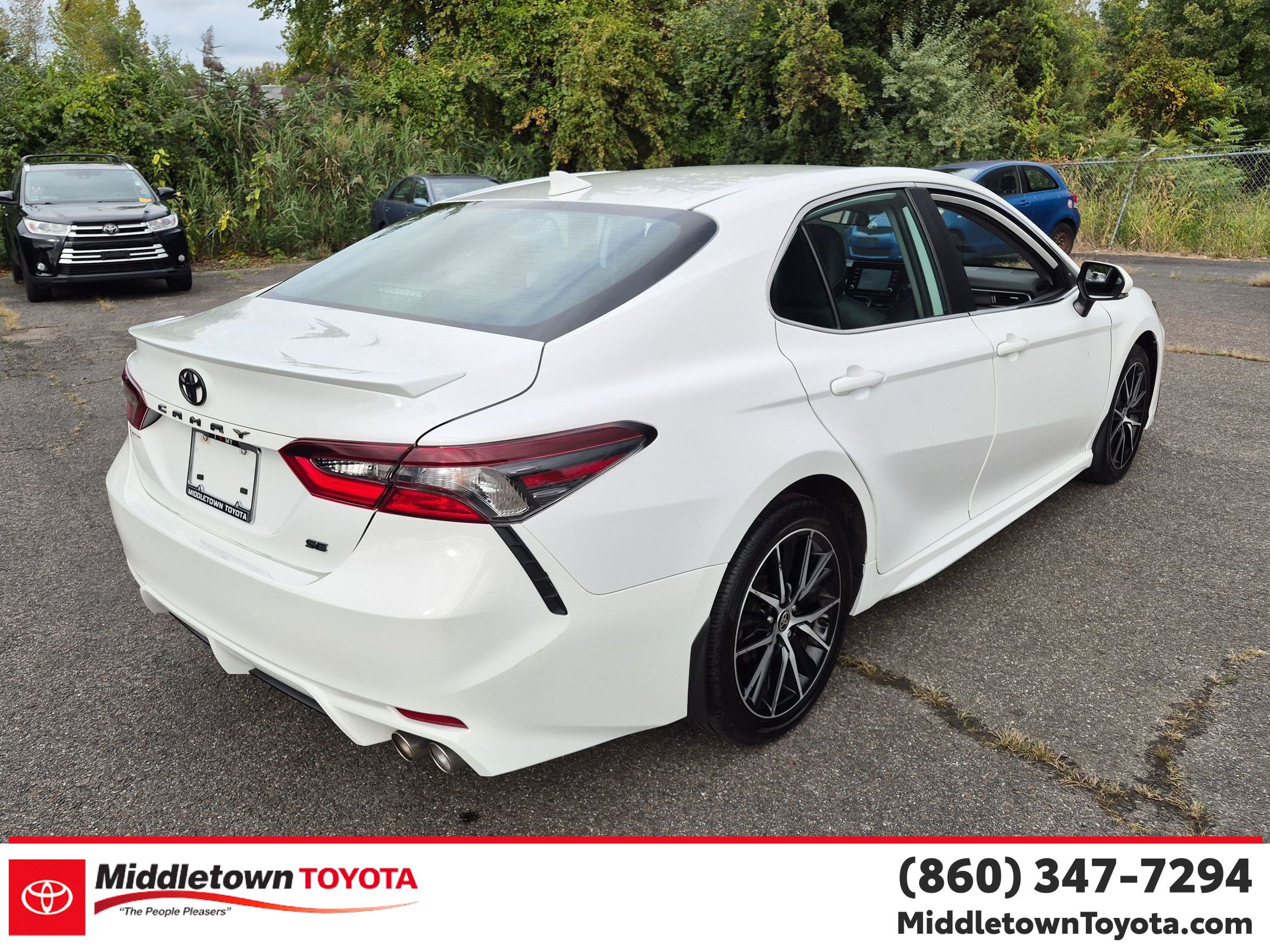 Used 2024 Toyota Camry SE w/ Cold Weather Package FWD image 3