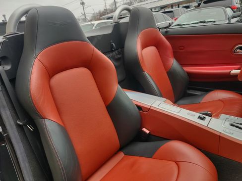 Used 2006 Chrysler Crossfire Limited image 10