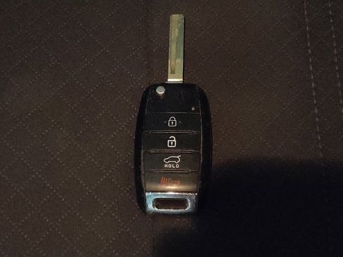 Used 2020 Kia Sorento LX image 32