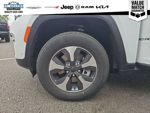 Used 2022 Jeep Grand Cherokee Limited 4xe w/ Luxury Tech Group II AWD/4WD image 11