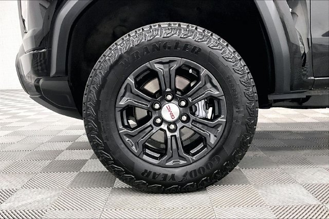 Used 2024 GMC Canyon Elevation w/ Convenience Package AWD/4WD image 10