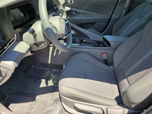 Certified 2025 Hyundai Elantra SE FWD image 23