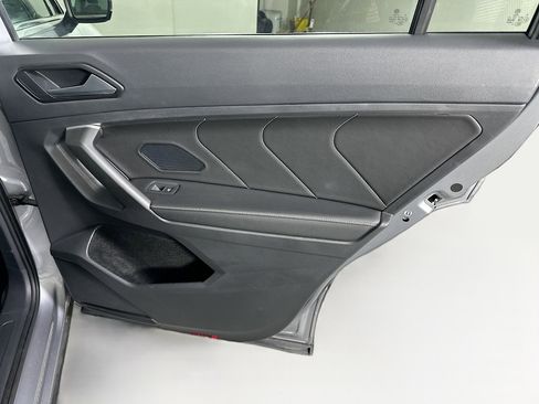 Used 2024 Volkswagen Tiguan SE image 31