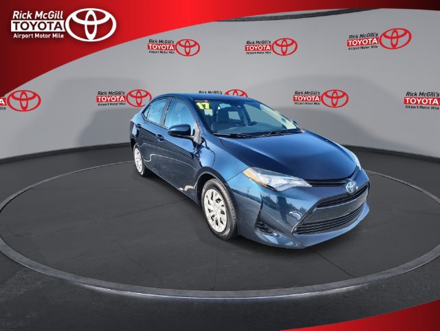 Used 2017 Toyota Corolla LE FWD image 2