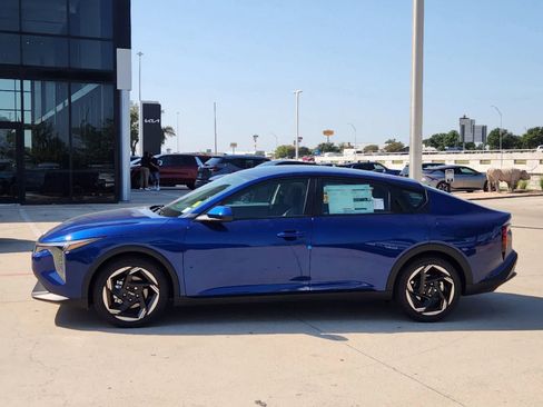 Certified 2025 Kia K4 EX image 3