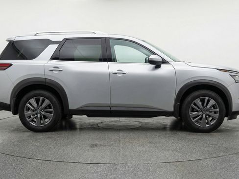 Used 2025 Nissan Pathfinder SV FWD image 11
