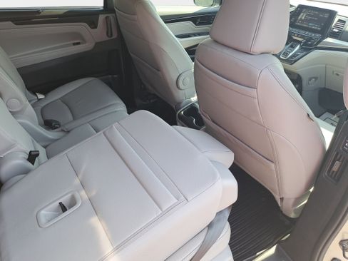 Used 2024 Honda Odyssey Touring image 11