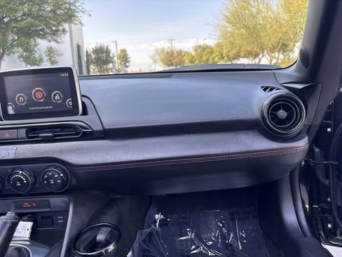 Used 2016 MAZDA MX-5 Miata Club RWD image 14