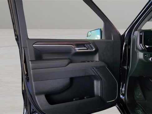 Used 2025 GMC Sierra 1500 SLT image 10