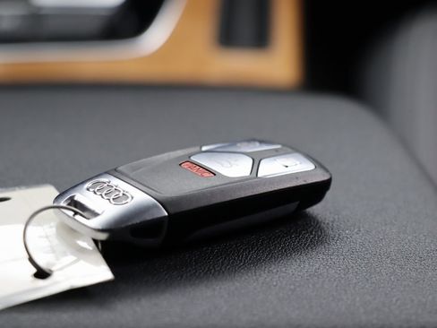 Used 2022 Audi Q5 2.0T Premium image 16