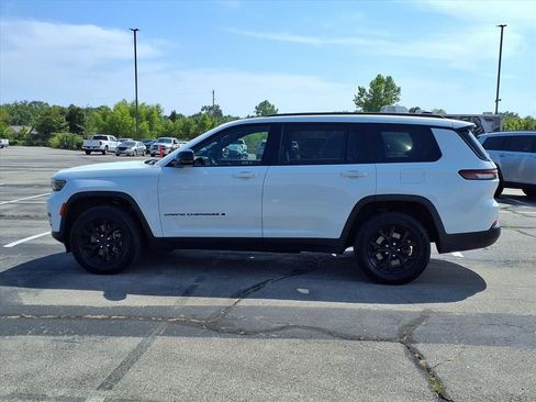 Used 2024 Jeep Grand Cherokee L Altitude image 4