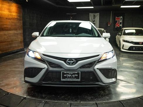 Used 2024 Toyota Camry SE image 4