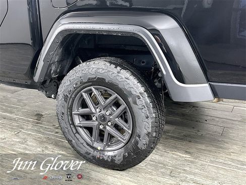 New 2025 Jeep Gladiator Sport image 12