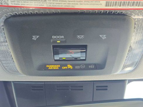 Certified 2026 Toyota Prius XLE FWD image 32