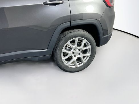 Used 2022 Jeep Compass Latitude AWD/4WD image 28