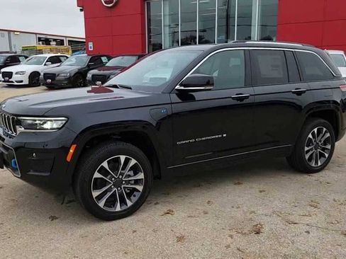 Used 2024 Jeep Grand Cherokee Overland w/ Advanced Protech Group III image 4