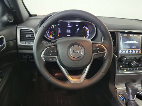 Used 2018 Jeep Grand Cherokee Altitude AWD/4WD image 15