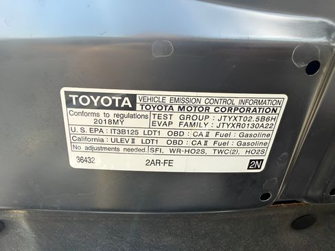 Used 2018 Toyota RAV4 LE FWD image 45