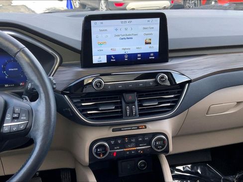 Used 2020 Ford Escape Titanium image 6