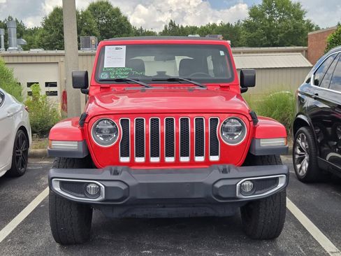 Used 2018 Jeep Wrangler Unlimited Sahara AWD/4WD image 2