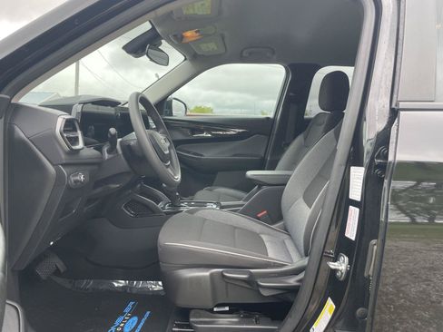 Used 2025 Chevrolet TrailBlazer LT AWD/4WD image 13