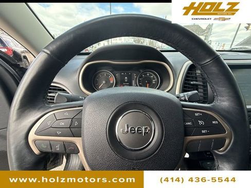 Used 2017 Jeep Cherokee Latitude w/ Cold Weather Group image 12