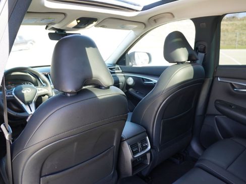 Certified 2024 INFINITI QX50 Luxe w/ Accent Package image 33