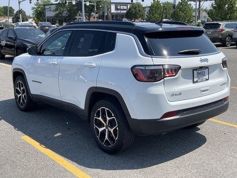 Used 2025 Jeep Compass Limited AWD/4WD image 5