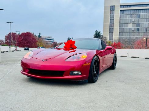 Used 2005 Chevrolet Corvette Coupe w/ Preferred Equipment Group RWD image 23